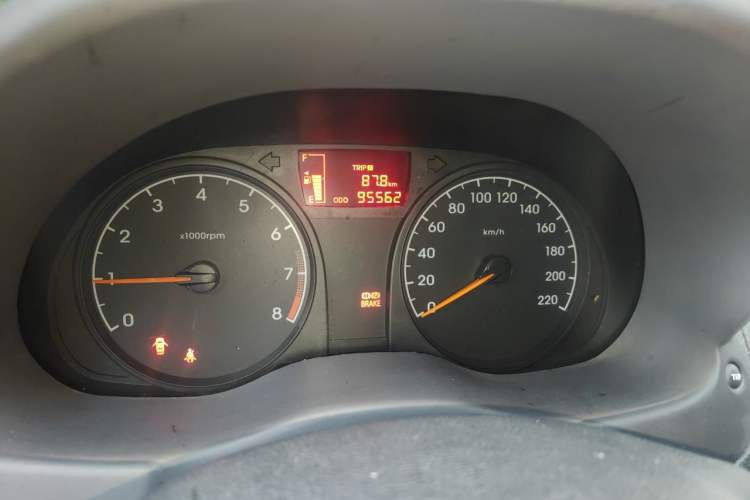 Used Hyundai Verna (older generation) 2014 1.4L Manual Smart GLS Trim Odometer Close Up