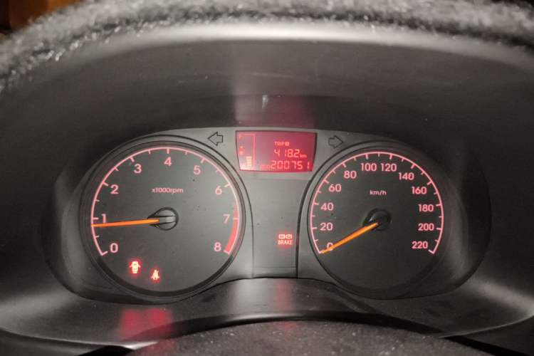 Used Hyundai Verna (older generation) 2014 1.4L Manual Smart GLS Trim Odometer Close Up