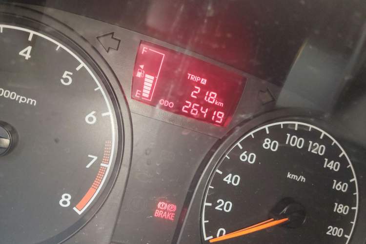Used Hyundai Verna (older generation) 2014 1.4L Manual Smart GLS Trim Odometer Close Up