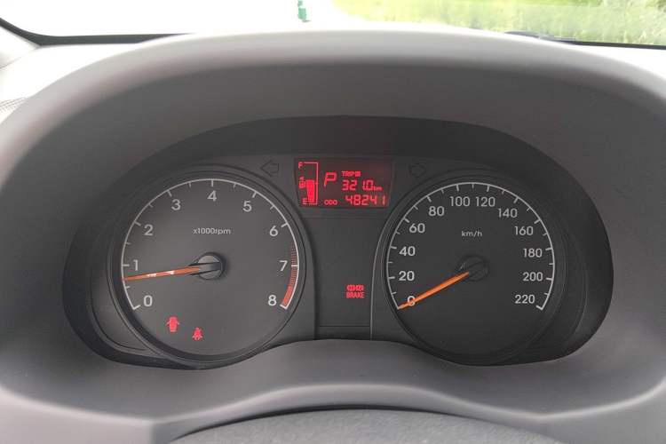 Used Hyundai Verna (older generation) 2014 1.4L Automatic Smart GLS Odometer Close Up