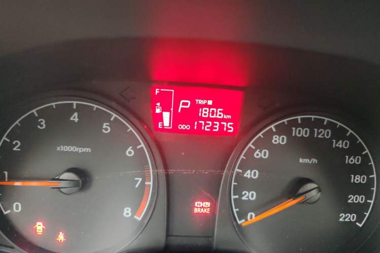 Used Hyundai Verna (older generation) 2014 1.4L Automatic Smart GLS Odometer Close Up