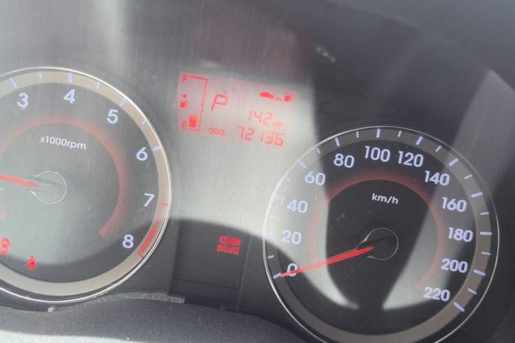Used Hyundai Verna (older generation) 2014 1.4L Automatic Leading-Edge GLX Odometer Close Up