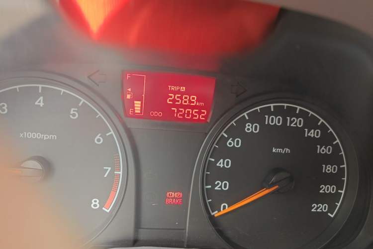 Used Hyundai Verna (older generation) 2014 1.4L Manual Smart GLS Trim Odometer Close Up