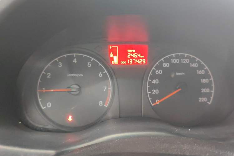 Used Hyundai Verna (older generation) 2014 1.4L Manual Smart GLS Trim Odometer Close Up