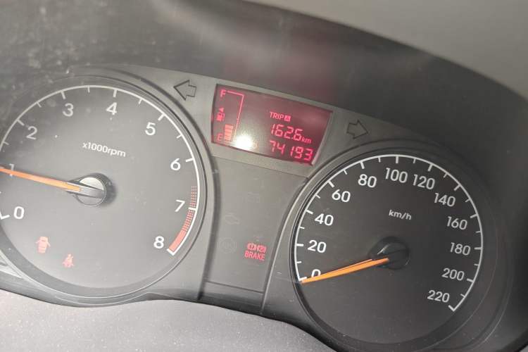 Used Hyundai Verna (older generation) 2014 1.4L Manual Smart GLS Trim Odometer Close Up