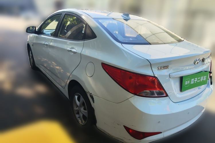 Used Hyundai Verna (older generation) 2014 1.4L Manual Top-Tier Model TOP Rear Left 45 Deg