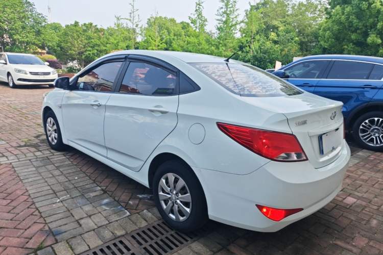 Used Hyundai Verna (older generation) 2014 1.4L Manual Smart GLS Trim Rear Left 45 Deg