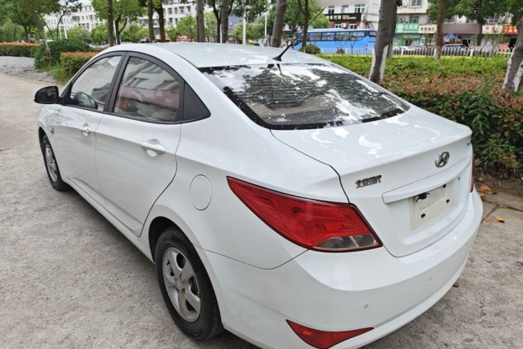 Used Hyundai Verna (older generation) 2014 1.4L Manual Smart GLS Trim Rear Left 45 Deg