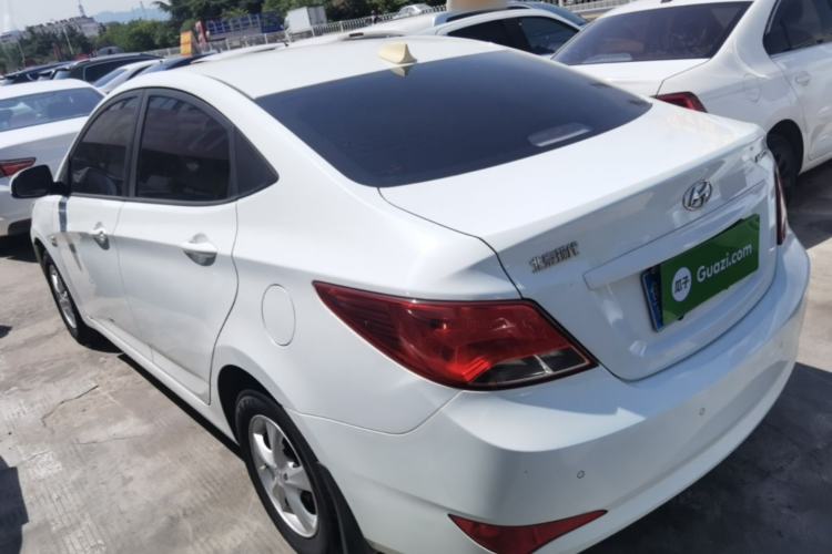 Used Hyundai Verna (older generation) 2014 1.4L Manual Smart GLS Trim Rear Left 45 Deg
