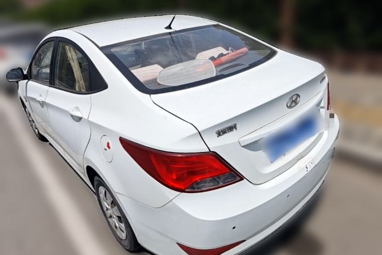 Used Hyundai Verna (older generation) 2014 1.4L Manual Smart GLS Trim Rear Left 45 Deg