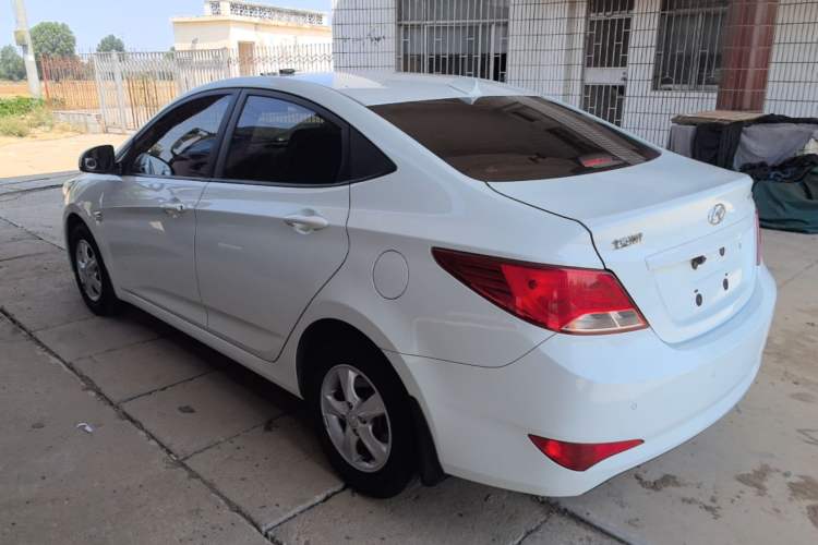 Used Hyundai Verna (older generation) 2014 1.4L Manual Smart GLS Trim Rear Left 45 Deg