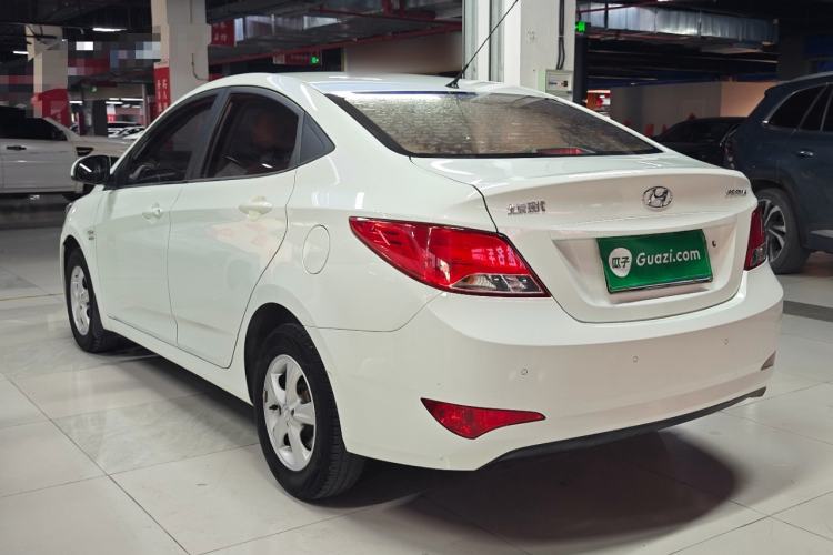 Used Hyundai Verna (older generation) 2014 1.4L Manual Smart GLS Trim Rear Left 45 Deg