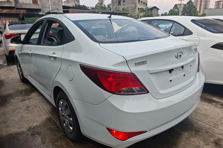 Used Hyundai Verna (older generation) 2014 1.4L Manual Smart GLS Trim Rear Left 45 Deg