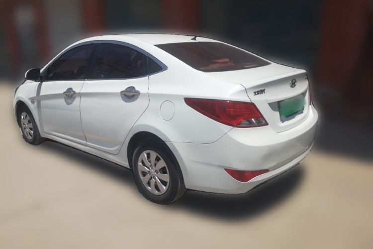 Used Hyundai Verna (older generation) 2014 1.4L Manual Smart GLS Trim Rear Left 45 Deg