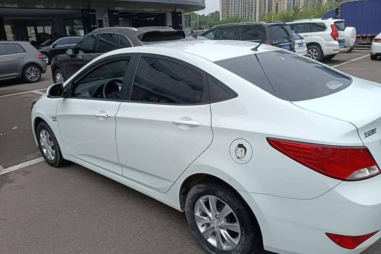 Used Hyundai Verna (older generation) 2014 1.4L Manual Smart GLS Trim Rear Left 45 Deg