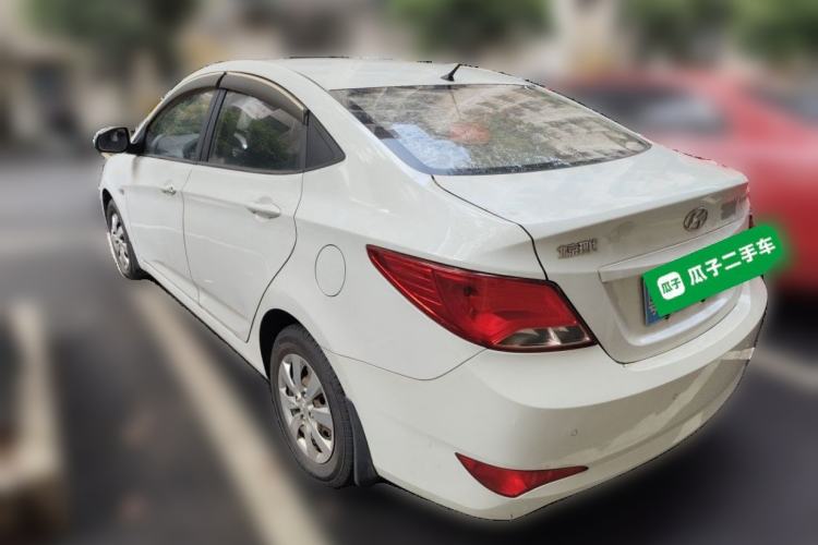 Used Hyundai Verna (older generation) 2014 1.4L Manual Smart GLS Trim Rear Left 45 Deg