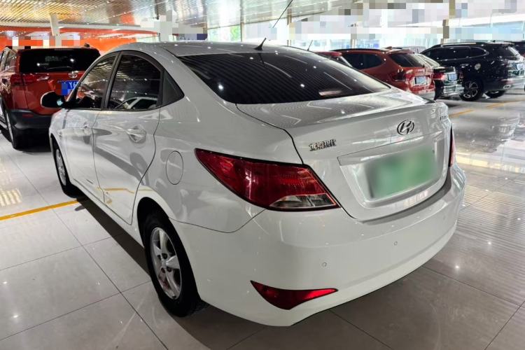 Used Hyundai Verna (older generation) 2014 1.4L Manual Smart GLS Trim Rear Left 45 Deg