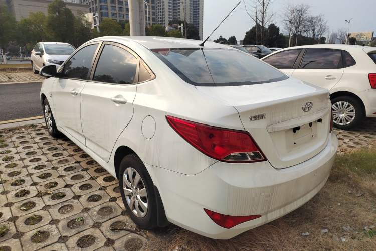 Used Hyundai Verna (older generation) 2014 1.4L Automatic Fashion GS Model Rear Left 45 Deg