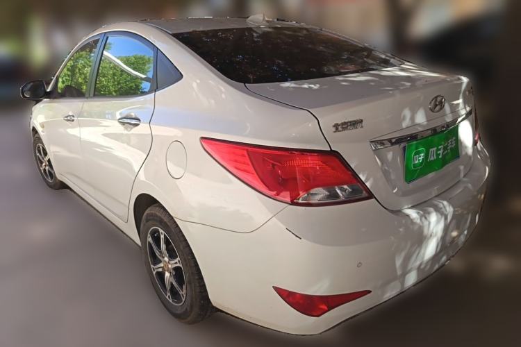 Used Hyundai Verna (older generation) 2014 1.4L Automatic Leading-Edge GLX Rear Left 45 Deg