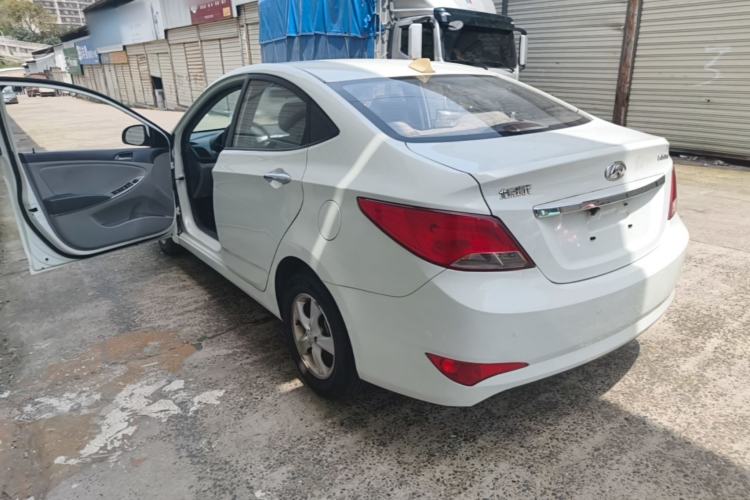 Used Hyundai Verna (older generation) 2014 1.4L Automatic Leading-Edge GLX Rear Left 45 Deg
