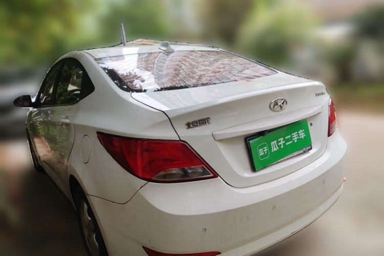 Used Hyundai Verna (older generation) 2014 1.4L Manual Smart GLS Trim Rear Left 45 Deg