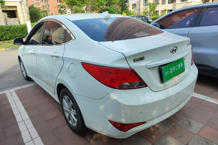 Used Hyundai Verna (older generation) 2014 1.4L Manual Smart GLS Trim Rear Left 45 Deg