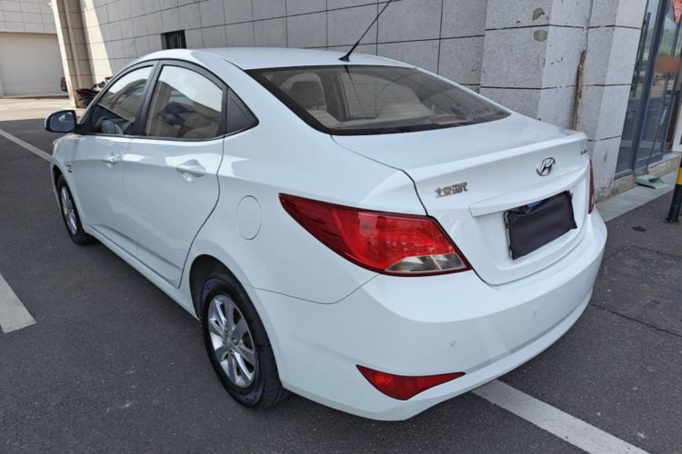 Used Hyundai Verna (older generation) 2014 1.4L Manual Smart GLS Trim Rear Left 45 Deg