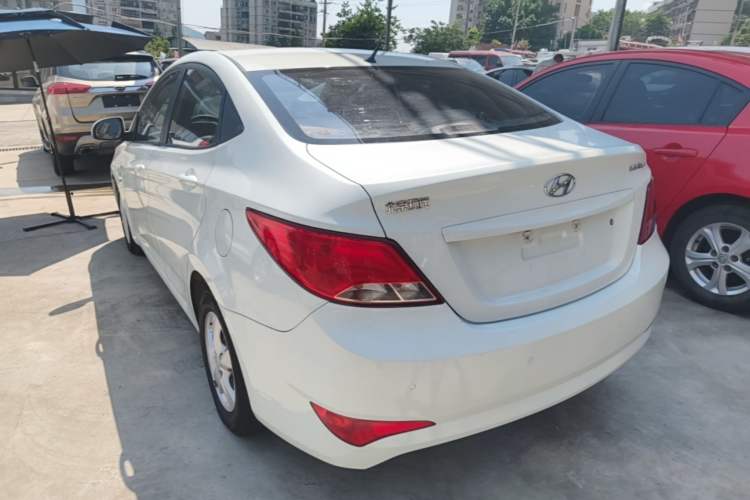Used Hyundai Verna (older generation) 2014 1.4L Automatic Smart GLS Rear Left 45 Deg