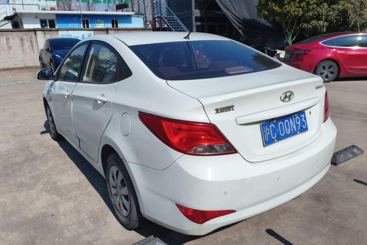 Used Hyundai Verna (older generation) 2014 1.4L Manual Smart GLS Trim Rear Left 45 Deg
