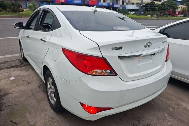 Used Hyundai Verna (older generation) 2014 1.4L Automatic Leading-Edge GLX Rear Left 45 Deg