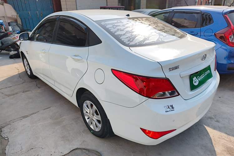 Used Hyundai Verna (older generation) 2014 1.4L Manual Smart GLS Trim Rear Left 45 Deg