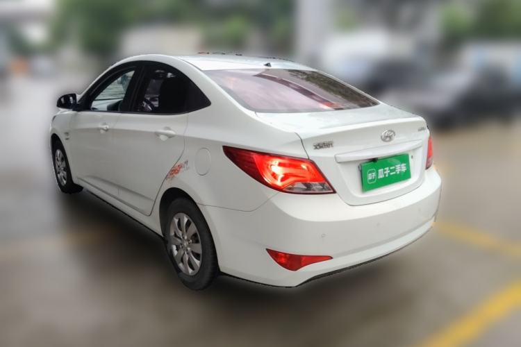 Used Hyundai Verna (older generation) 2014 1.4L Manual Smart GLS Trim Rear Left 45 Deg