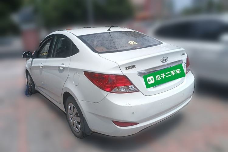 Used Hyundai Verna (older generation) 2014 1.4L Manual Smart GLS Trim Rear Left 45 Deg