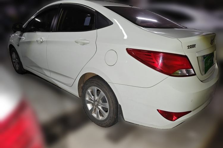 Used Hyundai Verna (older generation) 2014 1.4L Manual Smart GLS Trim Rear Left 45 Deg