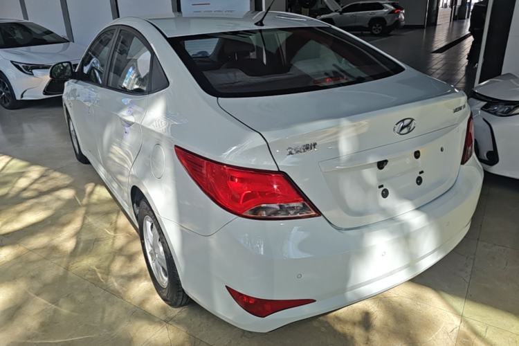Used Hyundai Verna (older generation) 2014 1.4L Automatic Smart GLS Rear Left 45 Deg