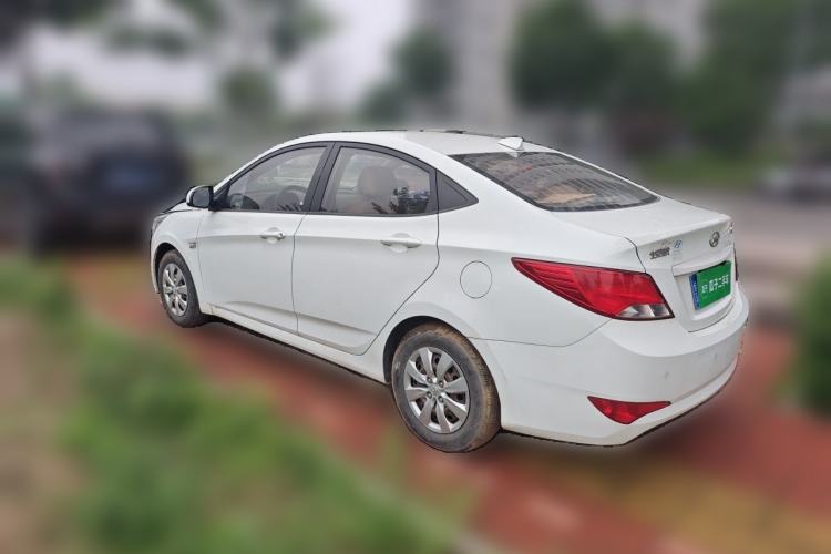Used Hyundai Verna (older generation) 2014 1.4L Manual Smart GLS Trim Rear Left 45 Deg