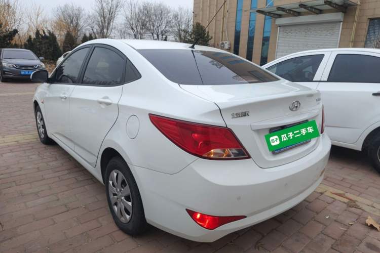Used Hyundai Verna (older generation) 2014 1.4L Manual Smart GLS Trim Rear Left 45 Deg