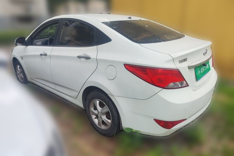 Used Hyundai Verna (older generation) 2014 1.4L Automatic Leading-Edge GLX Rear Left 45 Deg
