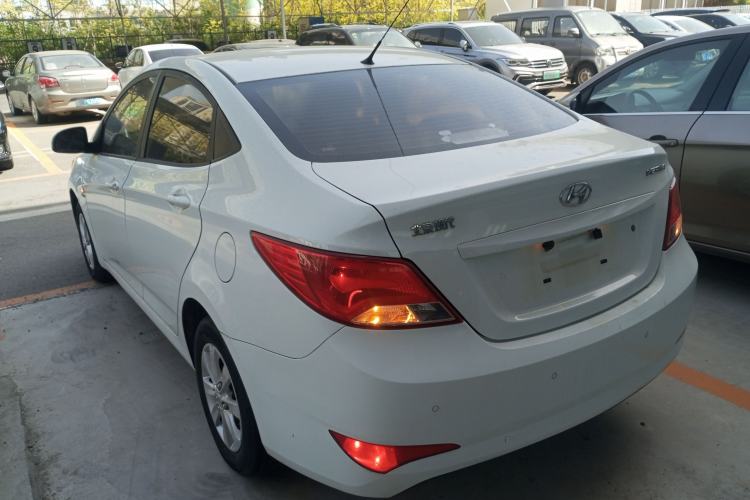 Used Hyundai Verna (older generation) 2014 1.4L Manual Smart GLS Trim Rear Left 45 Deg