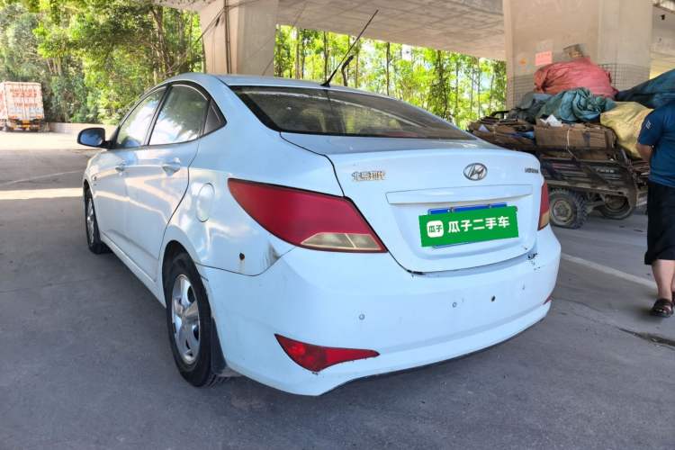 Used Hyundai Verna (older generation) 2014 1.4L Automatic Leading-Edge GLX Rear Left 45 Deg