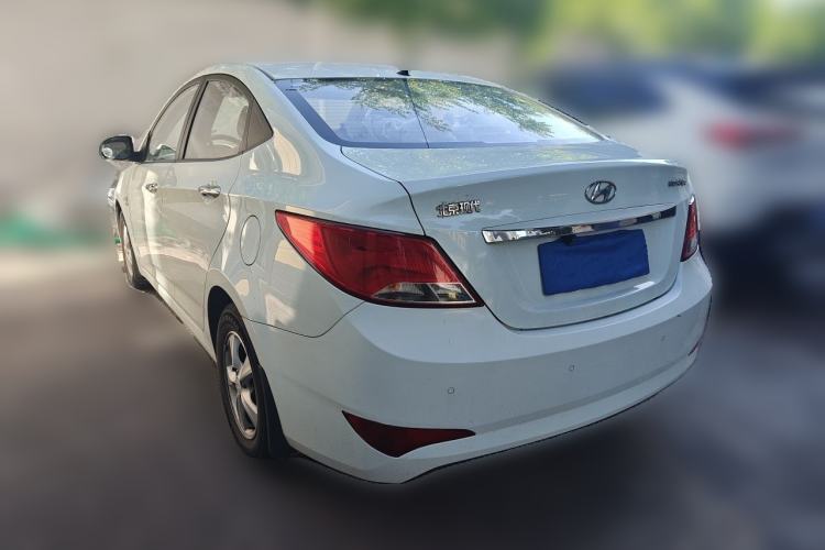 Used Hyundai Verna (older generation) 2014 1.4L Automatic Leading-Edge GLX Rear Left 45 Deg