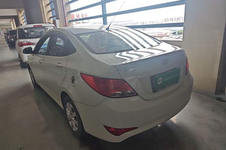 Used Hyundai Verna (older generation) 2014 1.4L Manual Smart GLS Trim Rear Left 45 Deg