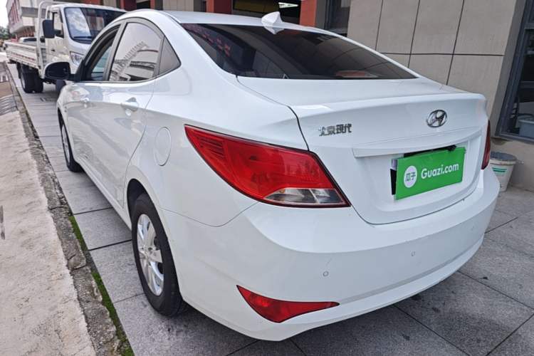Used Hyundai Verna (older generation) 2014 1.4L Manual Smart GLS Trim Rear Left 45 Deg