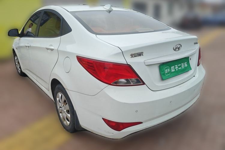 Used Hyundai Verna (older generation) 2014 1.4L Manual Smart GLS Trim Rear Left 45 Deg