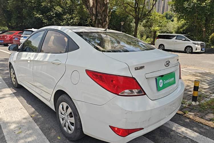 Used Hyundai Verna (older generation) 2014 1.4L Manual Smart GLS Trim Rear Left 45 Deg