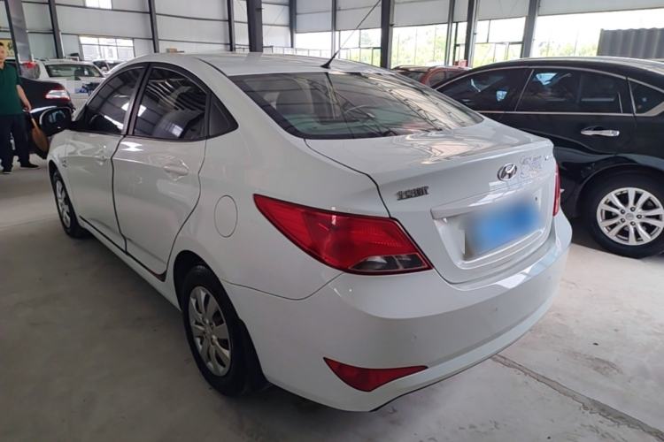 Used Hyundai Verna (older generation) 2014 1.4L Manual Smart GLS Trim Rear Left 45 Deg