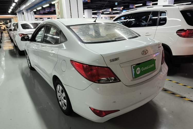 Used Hyundai Verna (older generation) 2014 1.4L Manual Smart GLS Trim Rear Left 45 Deg