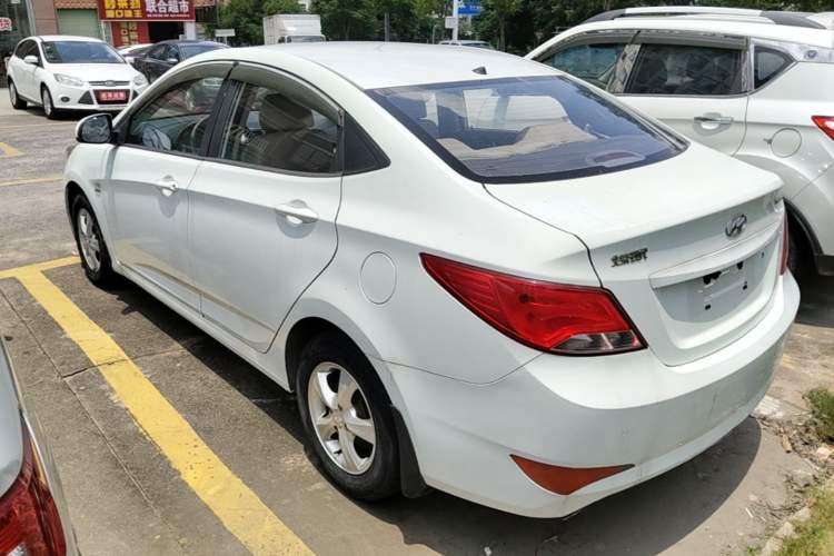 Used Hyundai Verna (older generation) 2014 1.4L Manual Smart GLS Trim Rear Left 45 Deg