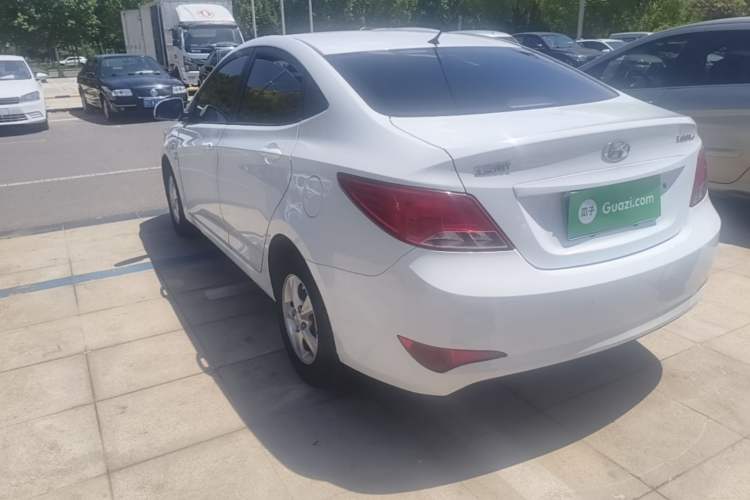 Used Hyundai Verna (older generation) 2014 1.4L Manual Smart GLS Trim Rear Left 45 Deg