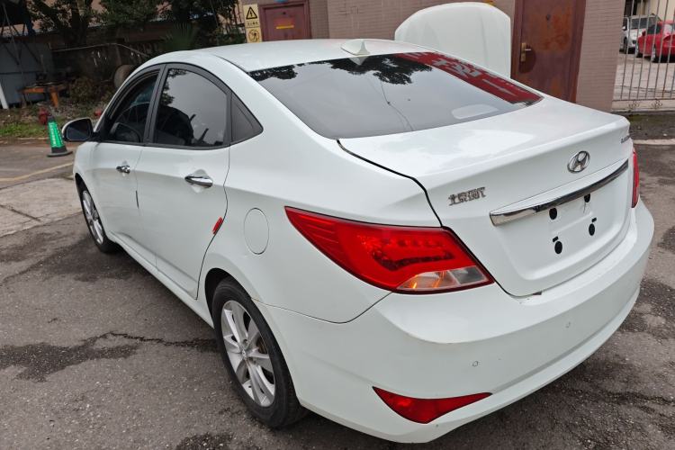 Used Hyundai Verna (older generation) 2014 1.4L Manual Top-Tier Model TOP Rear Left 45 Deg